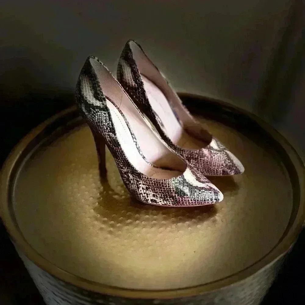 BCBGeneration Cielo Multi Iris Snake Pump